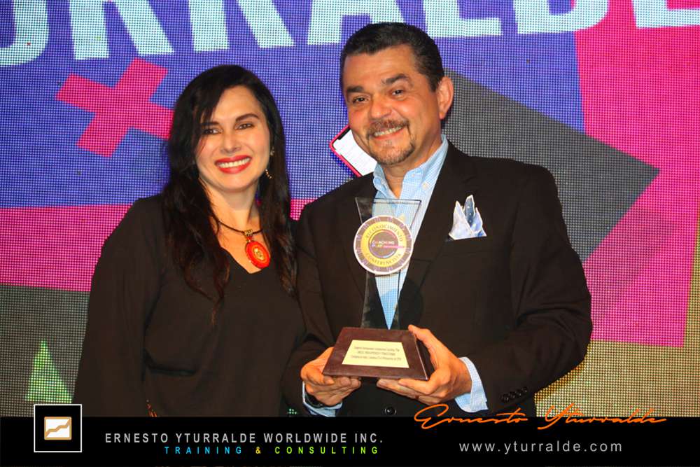 Ernesto Yturralde recibe reconocimiento Coaching-Play en Colombia
